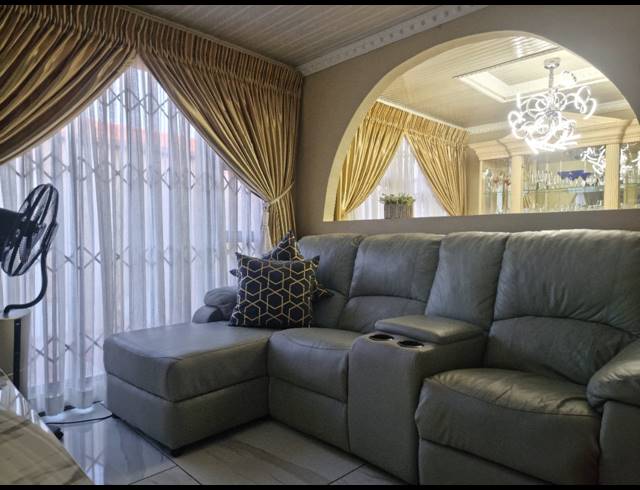 2 BEDROOM HOUSE FOR SALE IN SEBOKENG ZONE 11